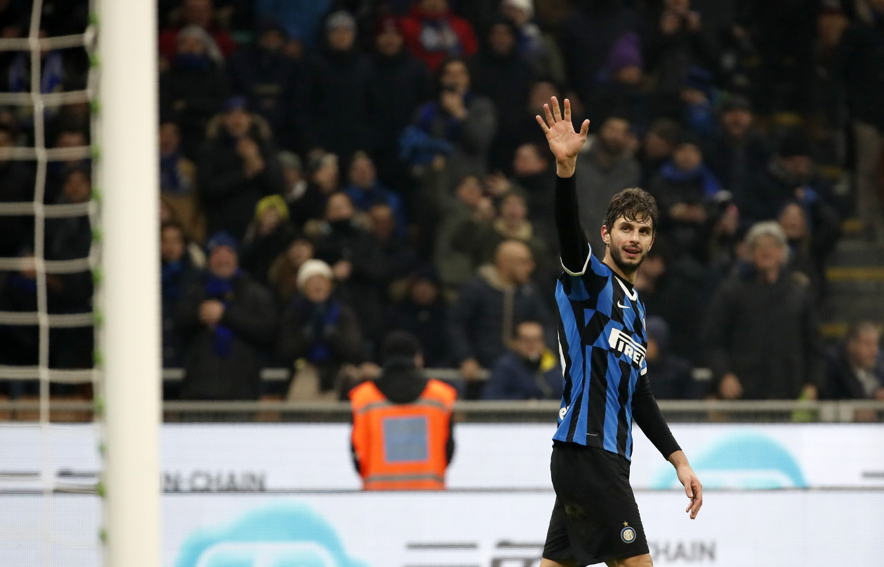 手感不错！杨瀚森首节空接+勾手+三分，得到10分2板1助（手感火热！杨瀚森首节空接、勾手、三分齐开，砍下10分2板1助）