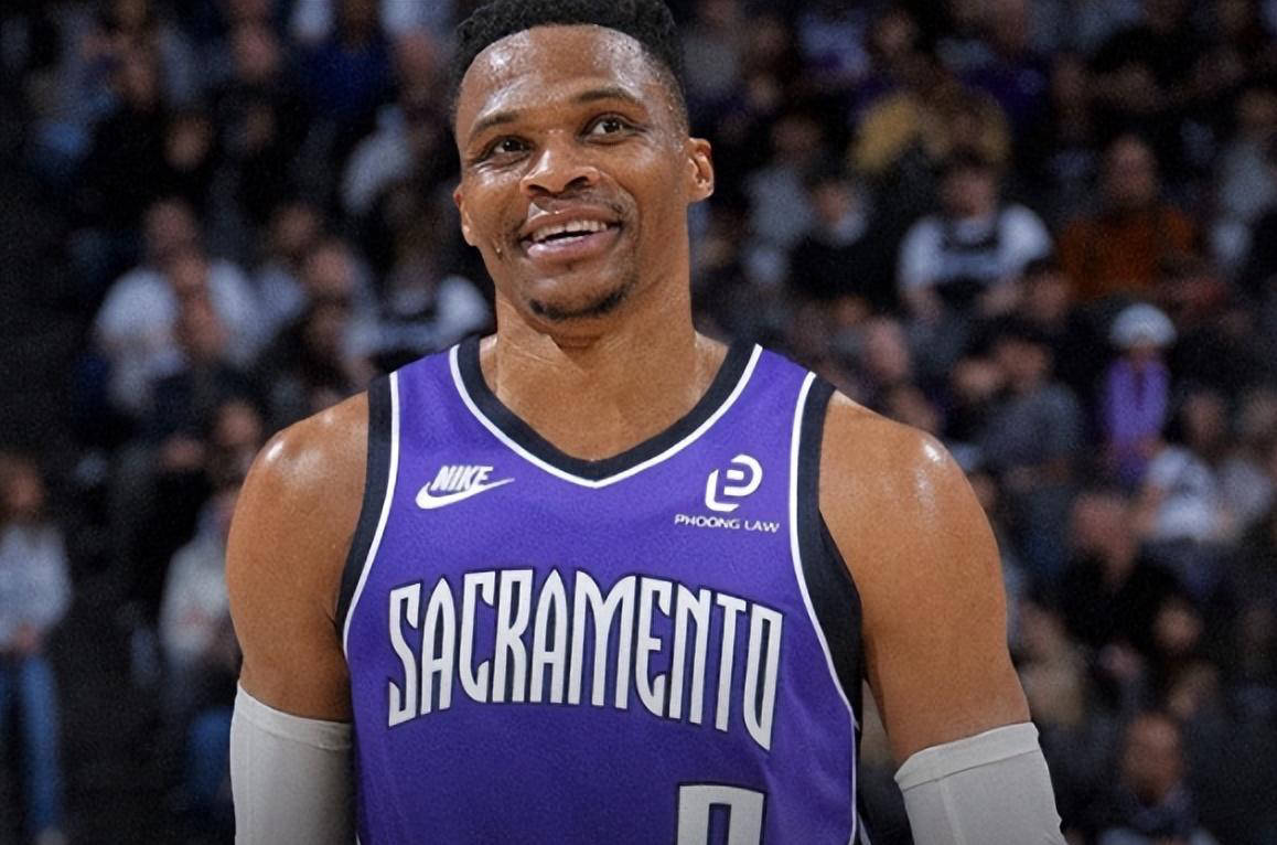 记者：多家豪门有意荷甲19岁中场斯密特，后者被标价2200万镑（多家豪门相中荷甲19岁中场斯密特，标价2200万英镑）