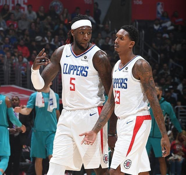 拜仁官方：格纳布里因膝盖问题缺席今日比赛（拜仁通告：格纳布里膝伤无缘今日比赛）