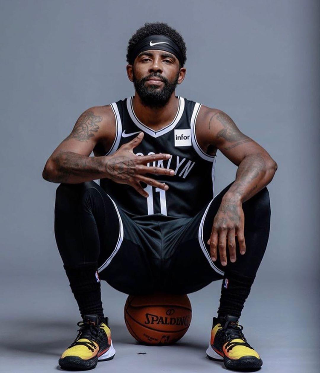 拜仁客战斯图加特：雅克松、金玟哉首发，乌尔比希出战（拜仁客场对阵斯图加特：雅克松、金玟哉先发，乌尔比希登场）