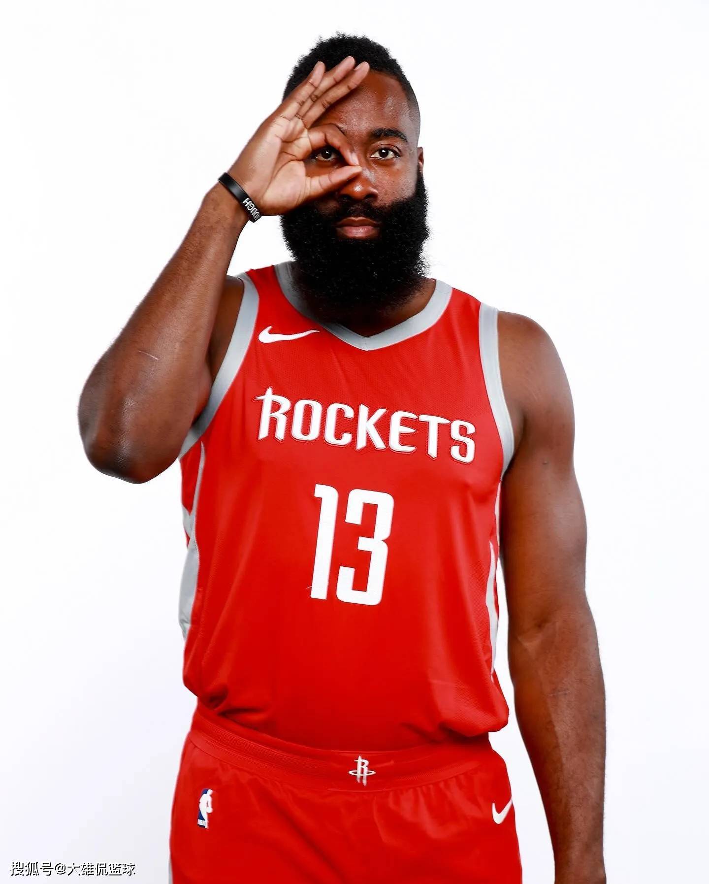 弗拉霍维奇面临长时间休战，意媒：尤文正在关注吉拉西（弗拉霍维奇或将长期缺阵，意媒：尤文考察吉拉西）