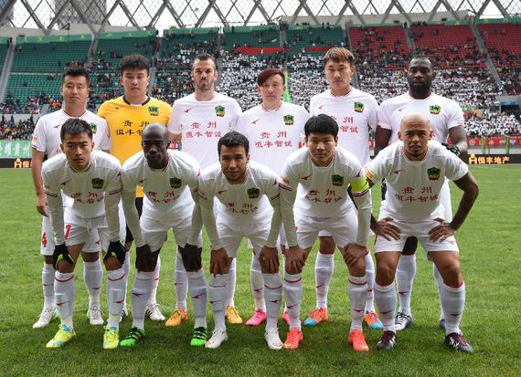 皇马公布欧冠战曼城名单：姆巴佩受伤仍入选，卡马文加缺席（皇马官宣欧冠对曼城大名单：姆巴佩带伤入列，卡马文加无缘）