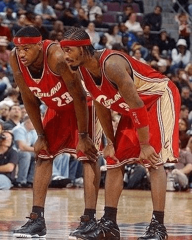 埃芬博格：希望未来乌尔比希成为拜仁一门，目前他是出色替补（埃芬博格：期待乌尔比希未来坐稳拜仁主力门将，当下他是可靠替补）