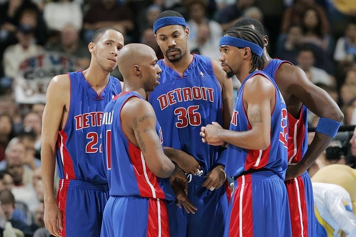 强队优势全无，弱队反而更冷静（强队优势尽失，弱队更加沉稳）