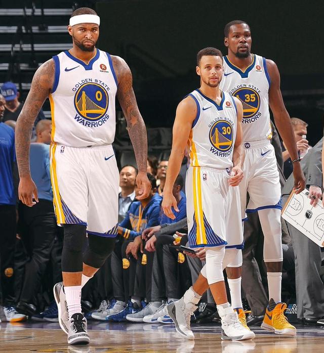 这球员的弹跳太夸张了（这位球员的弹跳逆天）